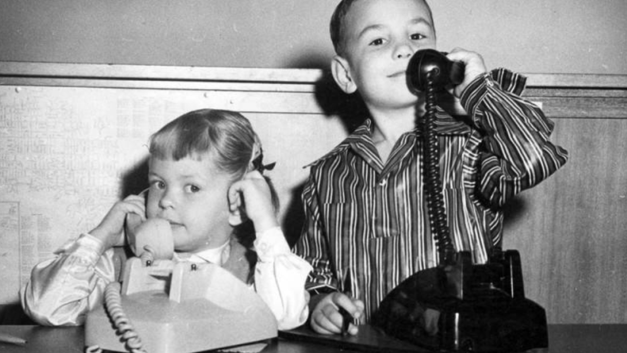kids on phones